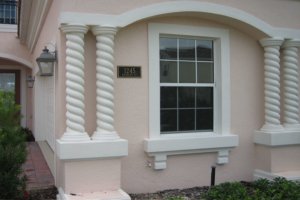 Columns with rope shafts - exterior accents