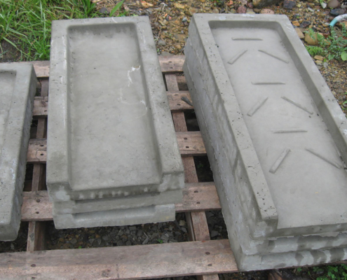 Precast splash blocks